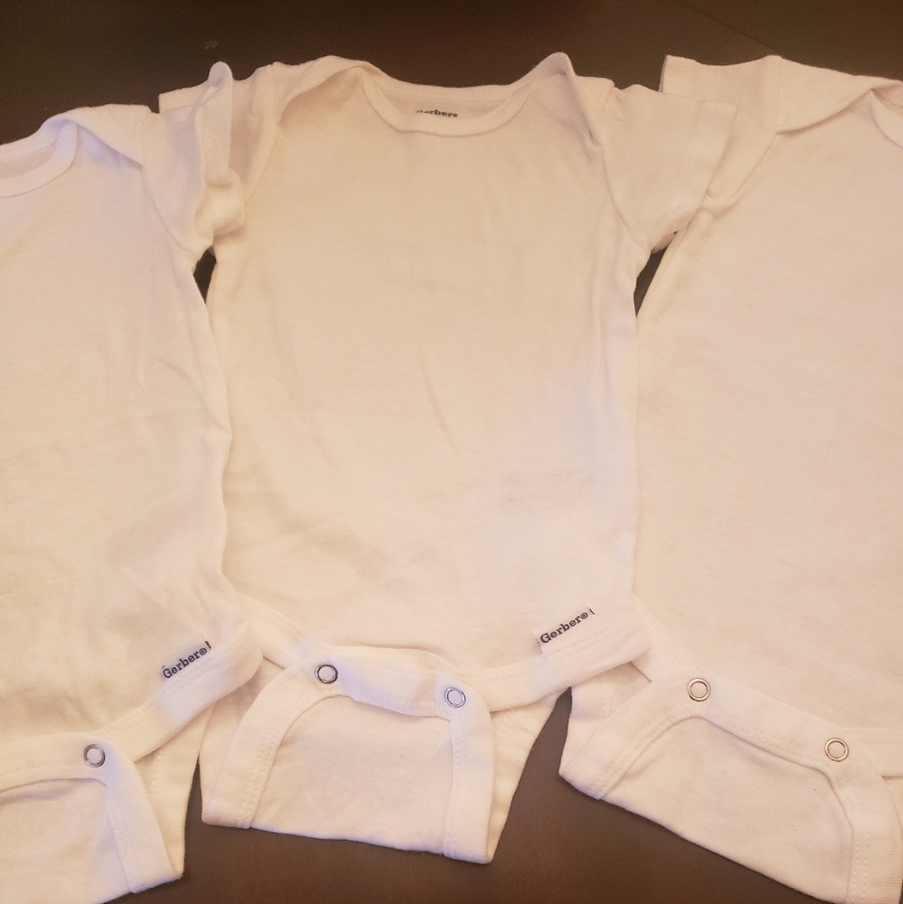 Gerber Classic White 3 Baby Bodysuits. Size 0-3M